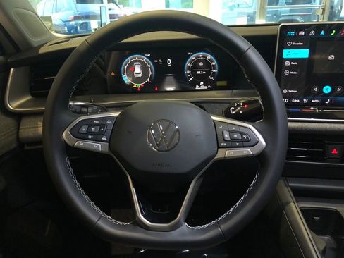 Used 2025 Volkswagen Tiguan S image 17