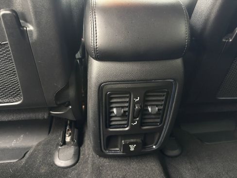 Used 2022 Jeep Grand Cherokee Laredo X RWD image 38