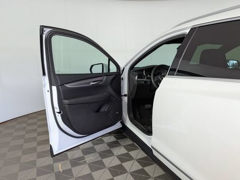 Certified 2024 Cadillac XT5 Luxury w/ LPO, Floor Liner Package AWD/4WD image 11