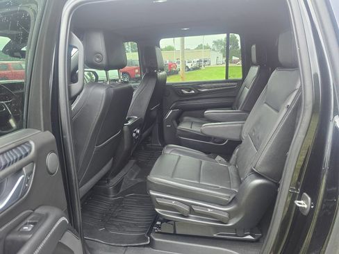 Used 2022 GMC Yukon XL Denali w/ Denali Premium Package AWD/4WD image 10