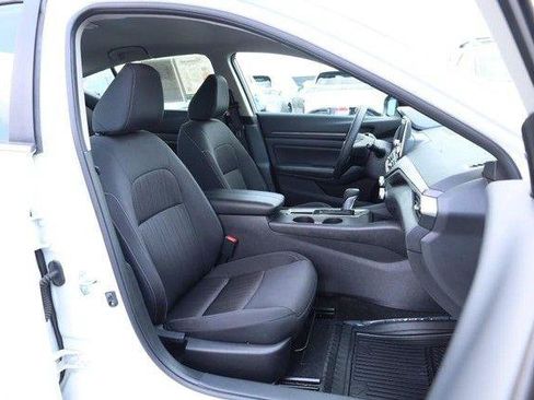 Used 2025 Nissan Altima 2.5 SV FWD image 23