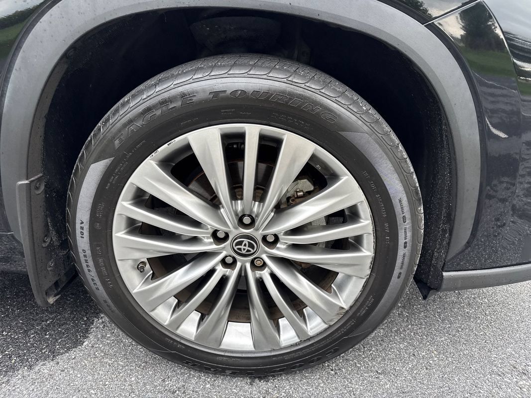 Used 2022 Toyota Highlander Platinum AWD/4WD image 35