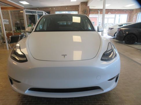 Used 2024 Tesla Model Y Long Range AWD/4WD image 55