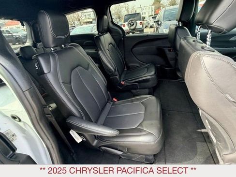 Certified 2025 Chrysler Pacifica Select image 11