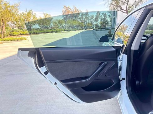 Used 2020 Tesla Model 3 Standard Range Plus RWD image 10
