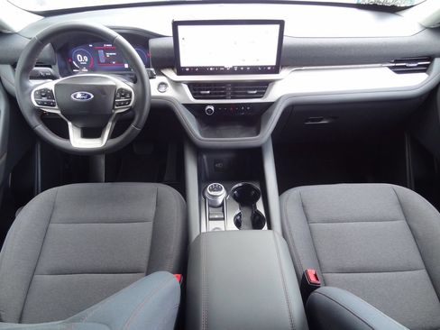 Used 2026 Ford Explorer Active AWD/4WD image 14