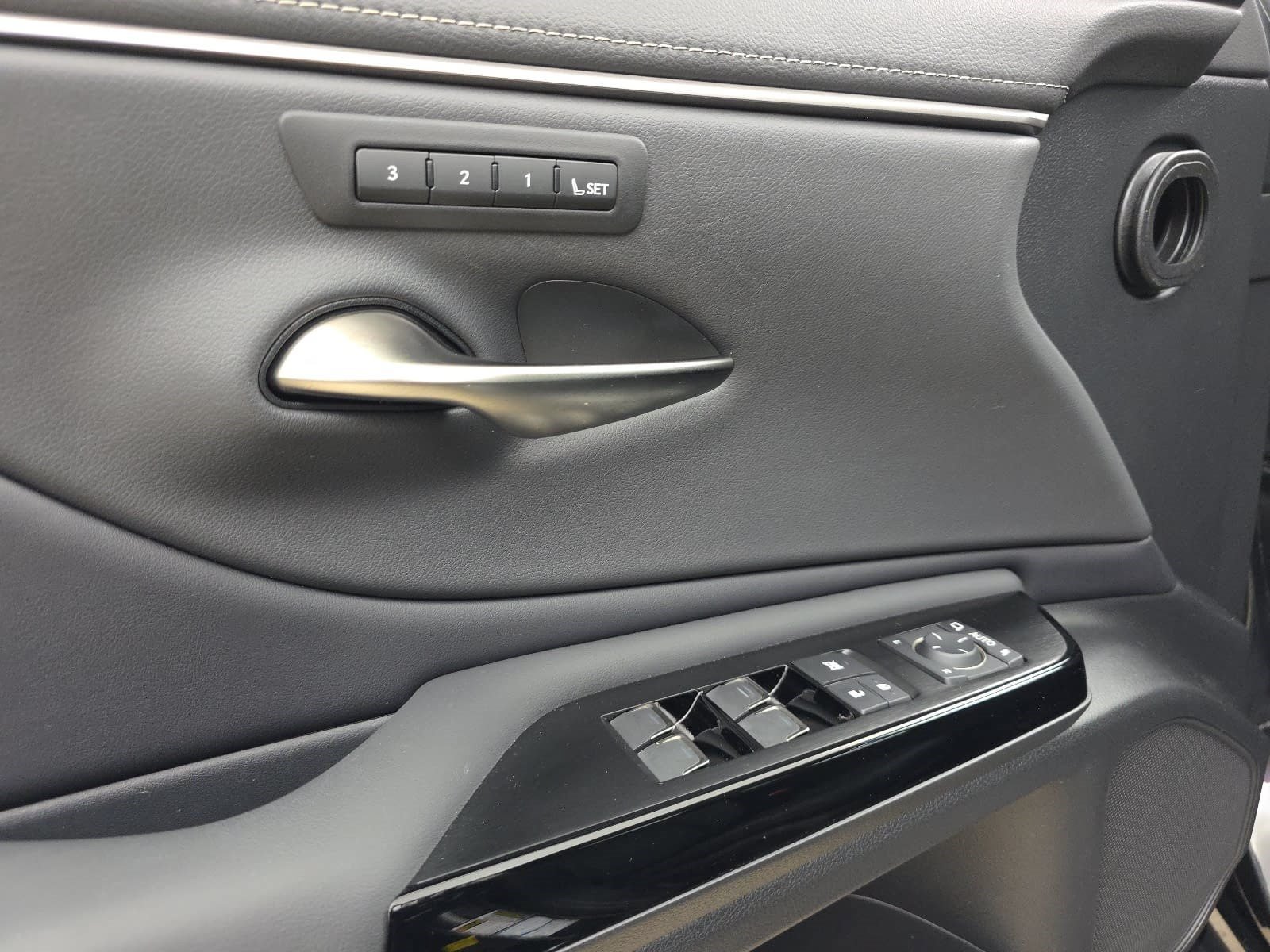 Used 2024 Lexus ES 250 w/ Premium Package AWD/4WD image 24