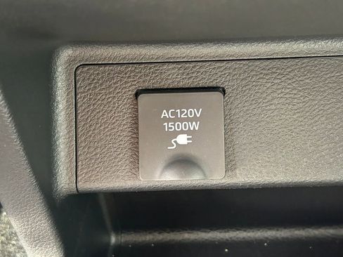 Used 2025 Toyota Sienna Limited AWD/4WD image 25