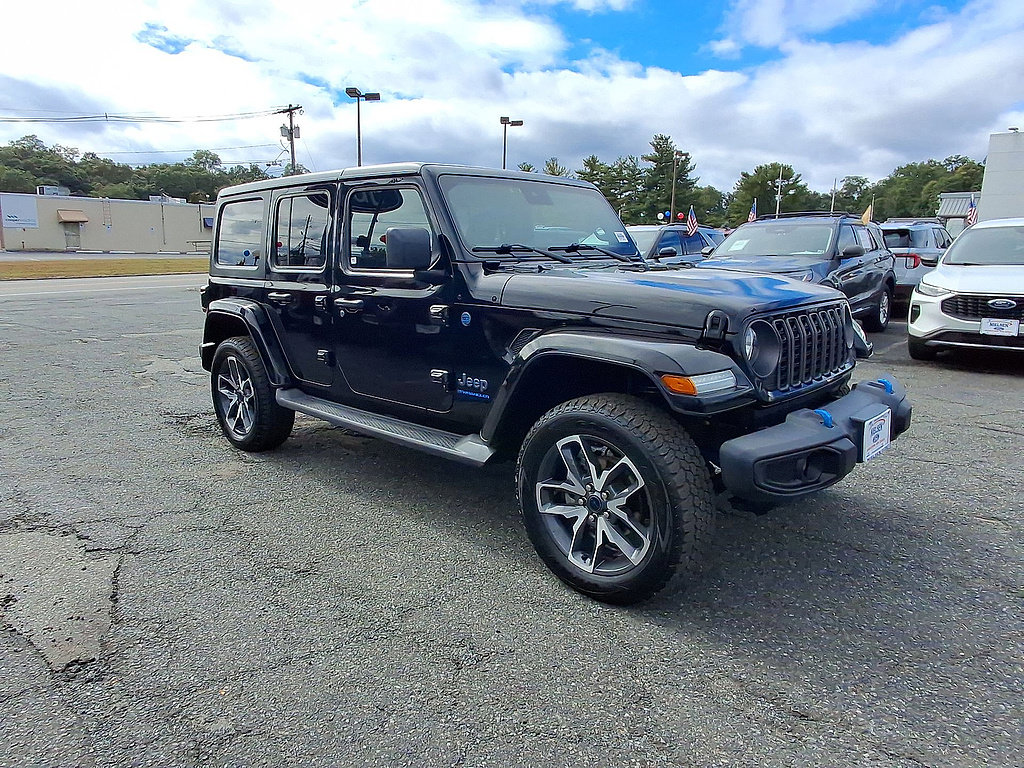 Used 2024 Jeep Wrangler Unlimited w/ Convenience Group AWD/4WD image 2