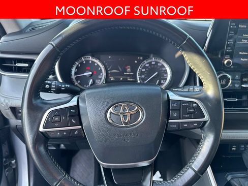 Used 2022 Toyota Highlander XLE AWD/4WD image 6