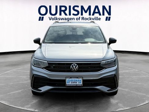 Used 2023 Volkswagen Tiguan SE R-Line FWD image 8