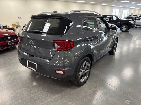 Used 2025 Hyundai Venue SEL FWD image 7