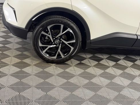 Used 2021 Toyota C-HR XLE FWD image 14