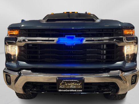 Used 2024 Chevrolet Silverado 2500 LT w/ Convenience Package AWD/4WD image 11