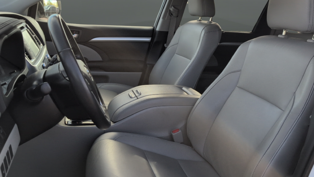 Used 2019 Toyota Highlander XLE AWD/4WD image 11