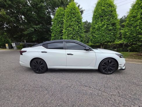 Used 2019 Nissan Altima 2.5 SR FWD image 6