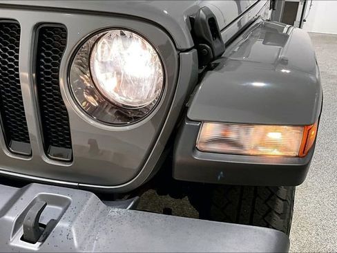 Used 2021 Jeep Wrangler Unlimited Sahara image 34