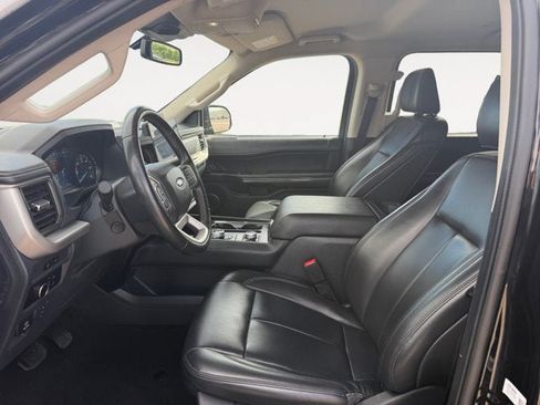 Used 2024 Ford Expedition XLT AWD/4WD image 9