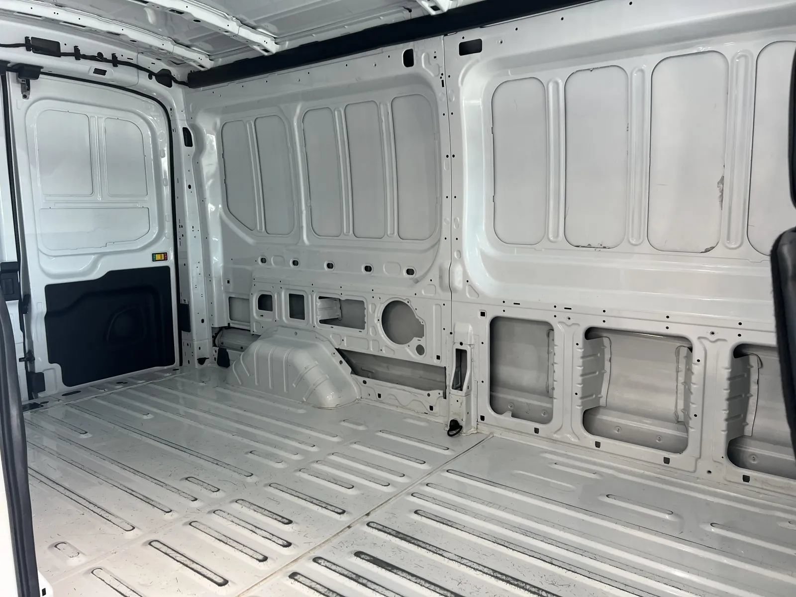 Used 2025 Ford Transit 250 148 Medium Roof RWD image 22