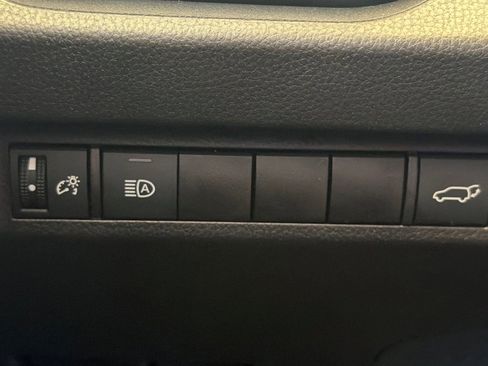 Used 2021 Toyota RAV4 XLE Premium image 33