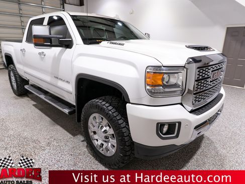 Used 2019 GMC Sierra 2500 Denali w/ Duramax Plus Package AWD/4WD image 6