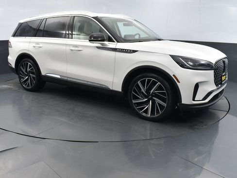 New 2026 Lincoln Aviator Reserve image 3