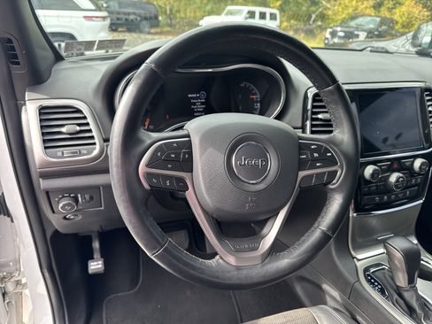 Certified 2021 Jeep Grand Cherokee Laredo X image 17