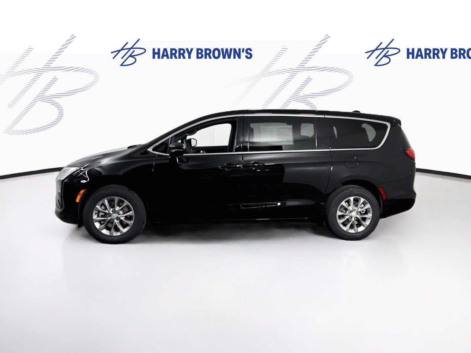 New 2027 Chrysler Pacifica Select AWD/4WD image 28