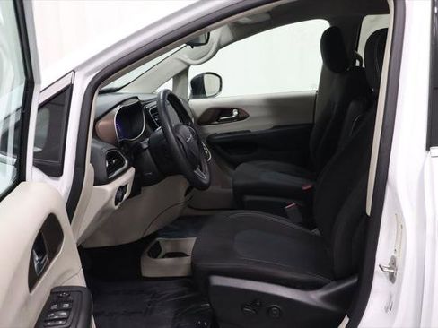 Certified 2023 Chrysler Voyager LX FWD image 13
