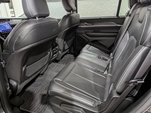 Used 2023 Jeep Grand Cherokee L Limited w/ Luxury Tech Group II image 12