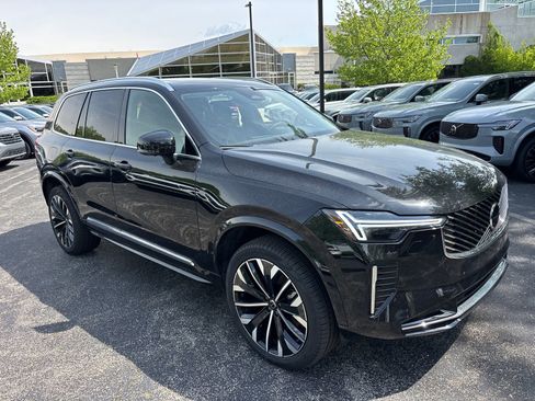 Used 2026 Volvo XC90 B6 Plus w/ Protection Package Premier AWD/4WD image 3