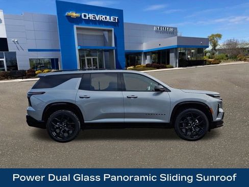 Used 2025 Chevrolet Traverse RS w/ LPO, Floor Liner Package image 10