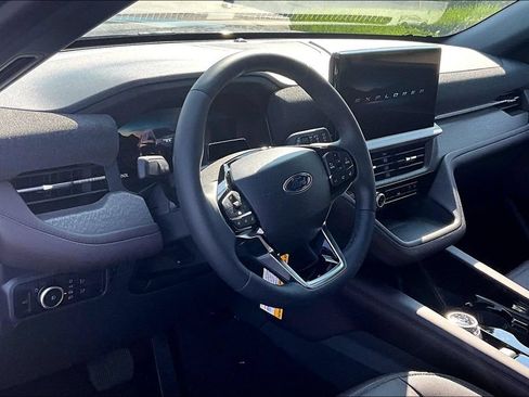 New 2026 Ford Explorer Platinum RWD image 6