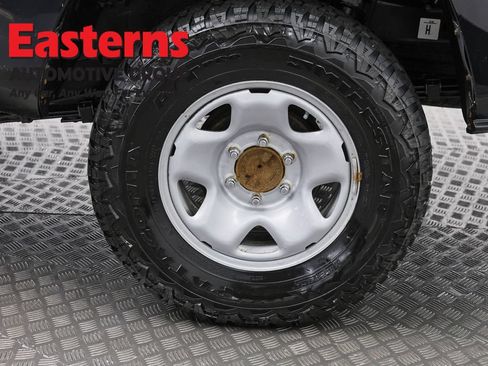 Used 2023 Toyota Tacoma SR AWD/4WD image 32