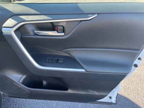 Used 2025 Toyota RAV4 XLE image 30