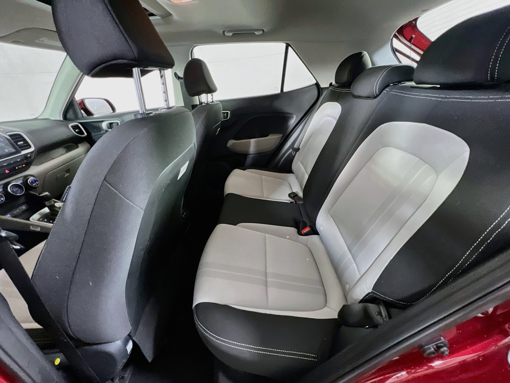 Used 2024 Hyundai Venue SEL FWD image 23