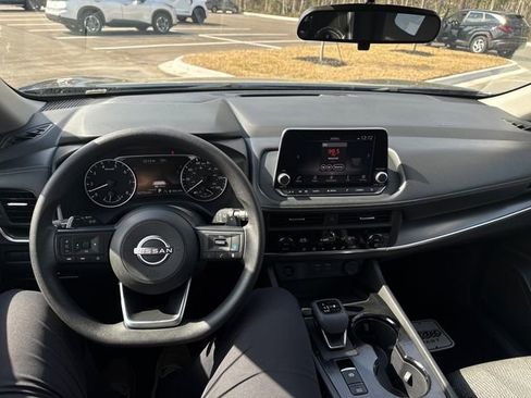 Used 2024 Nissan Rogue SV image 5