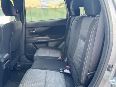 Used 2018 Mitsubishi Outlander SE image 19