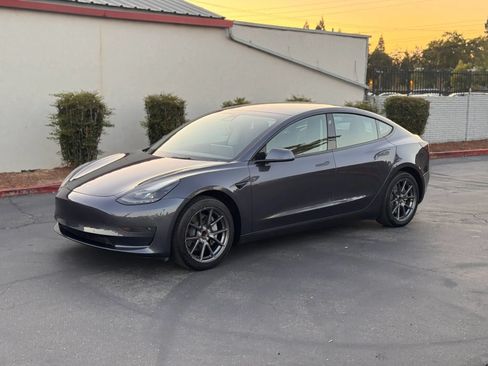Used 2021 Tesla Model 3 Standard Range Plus RWD image 2