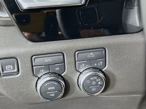 Used 2025 GMC Sierra 1500 Elevation image 9