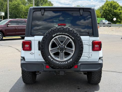 Used 2018 Jeep Wrangler Unlimited Sahara w/ Uconnect 4C Nav & Sound Group AWD/4WD image 7