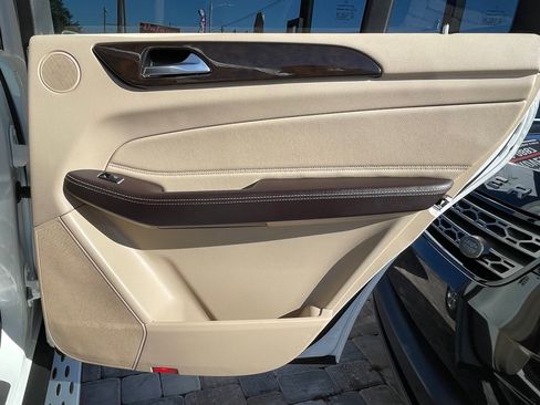 Used 2017 Mercedes-Benz GLS 450 4MATIC image 33