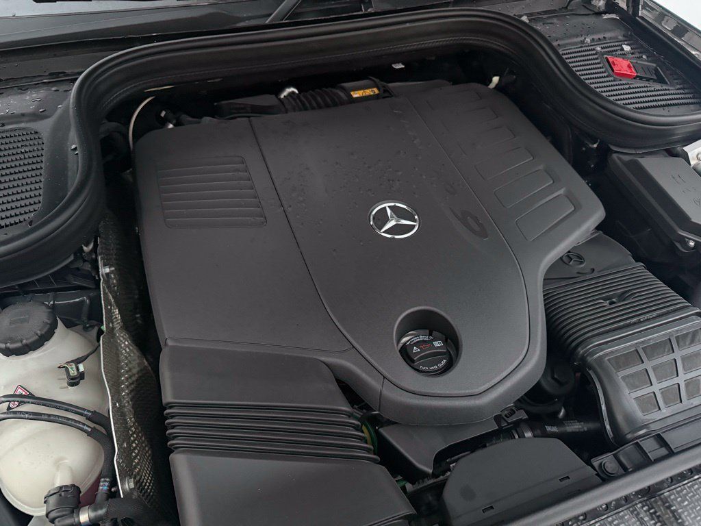 Used 2026 Mercedes-Benz GLS 450 4MATIC image 14