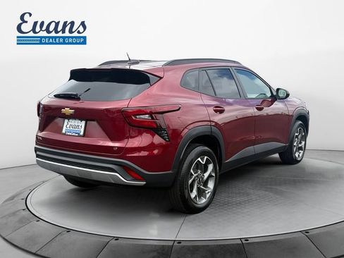 Used 2025 Chevrolet Trax LT FWD image 7