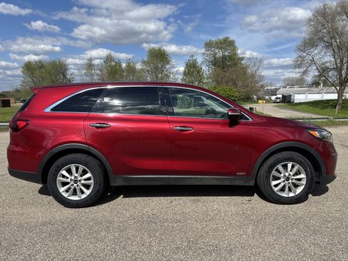 Used 2019 Kia Sorento AWD image 2