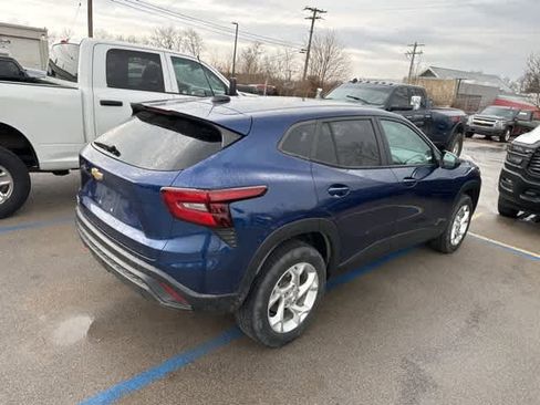 Used 2024 Chevrolet Trax LS w/ LS Convenience Package image 16