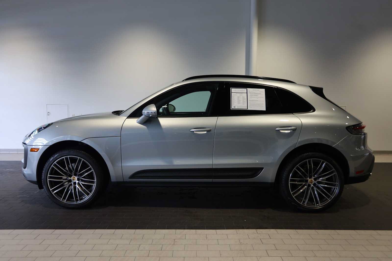 Used 2026 Porsche Macan AWD/4WD image 2