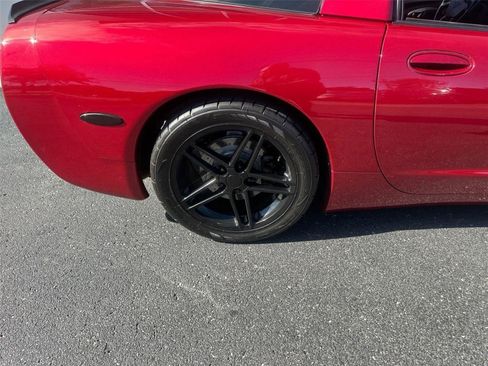 Used 2004 Chevrolet Corvette Coupe w/ Preferred Equipment Group RWD image 12