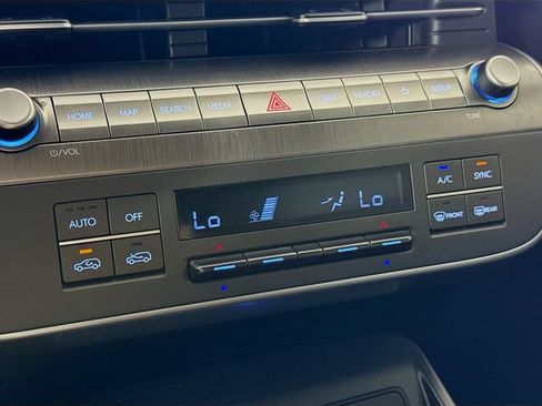 Certified 2024 Hyundai Kona Limited AWD/4WD image 17