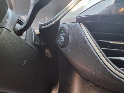 Used 2022 Ford Escape SE w/ SE Sport Appearance Package image 9